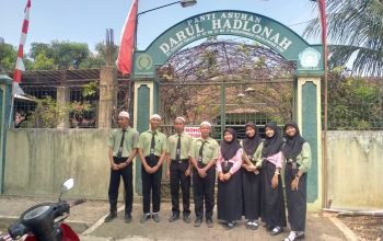 Siswa-Siswi SMK Gondang Menyebarkan Kebaikan Melalui Santunan di Panti Asuhan Darul Hadlonah