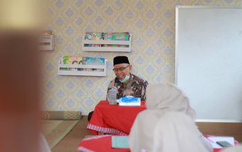 Ketua Umum Yayasan Gondang Bina Potensi di TK Muslimat NU Gondang